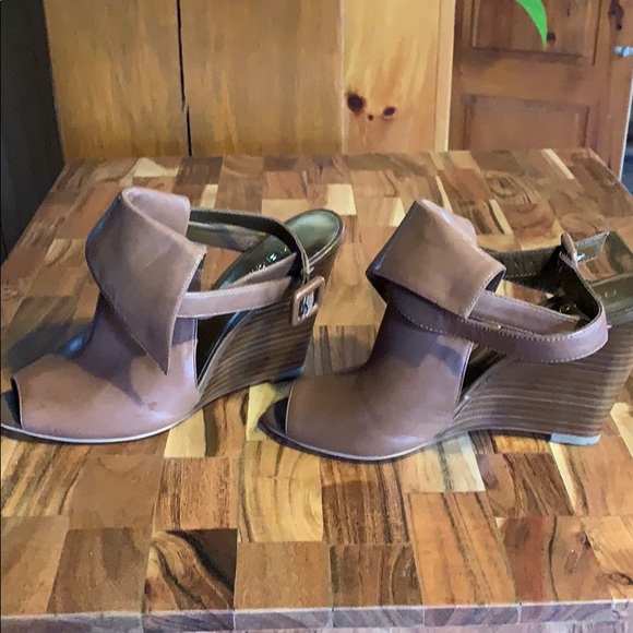 Bcbg wedge shoes size 5 - Picture 3 of 4